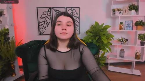 violashy from Cherry is Freechat