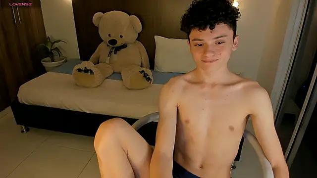 Alex_salvattore from StripChat is Freechat