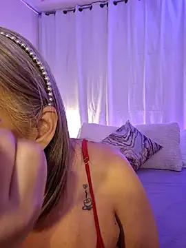 Aligoldbottom from StripChat is Freechat