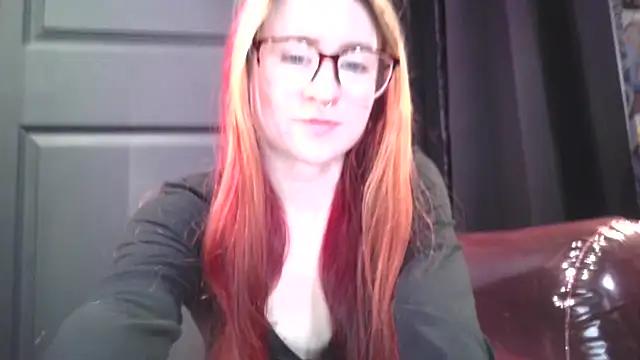 cutepetiteredhead from StripChat is Freechat