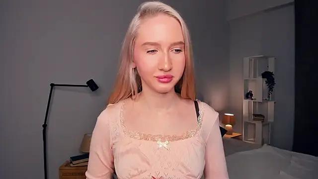 EmilyLanef from StripChat is Freechat