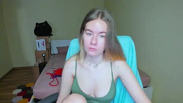 EmilyPaw from StripChat is Freechat