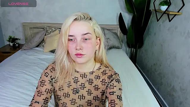 JuliaJonhssonn from StripChat is Freechat