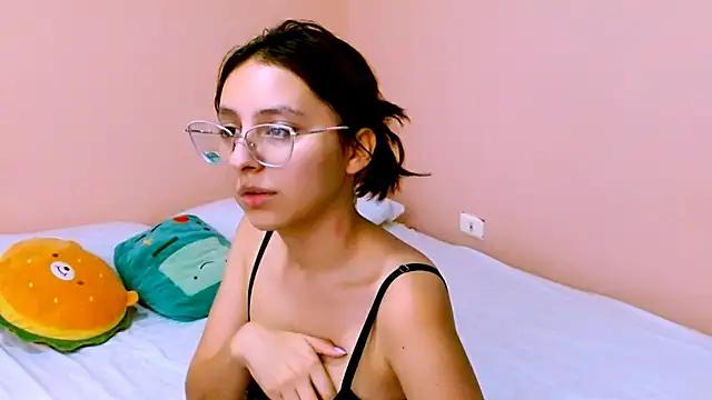 kitty_emilly from StripChat is Freechat