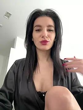 KristinLaur from StripChat is Freechat