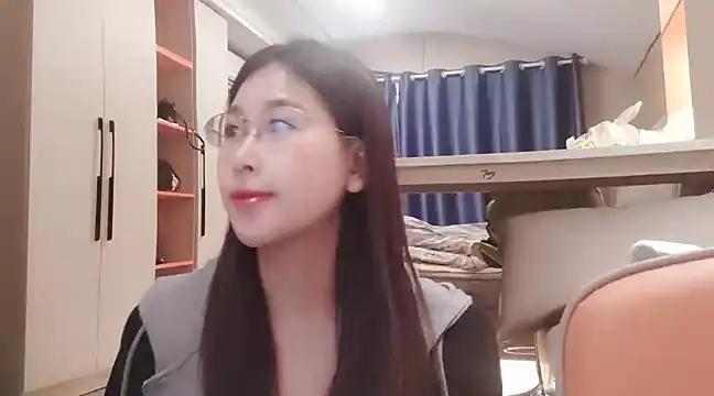 lili-li from StripChat is Freechat