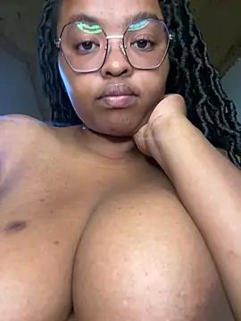 Linahlove from StripChat is Freechat