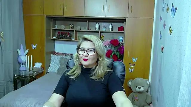 LucilleFenlys from StripChat is Freechat