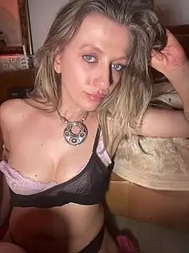 Lucyslilpudding from StripChat is Freechat