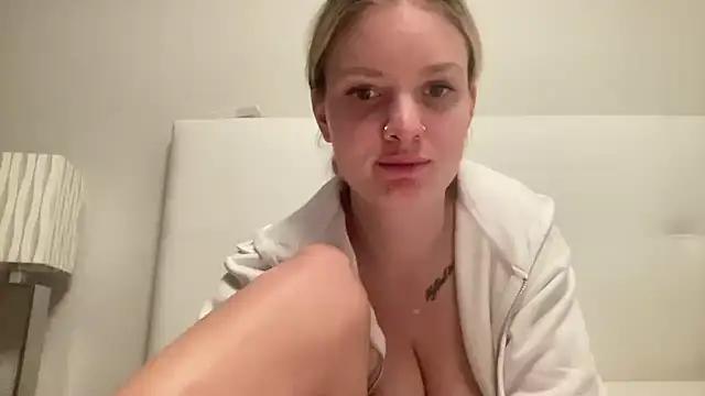 mariemelissah from StripChat is Freechat