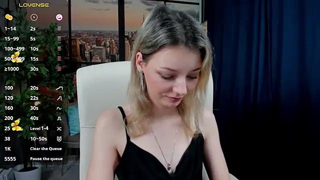 pretty_little_thing from StripChat is Freechat