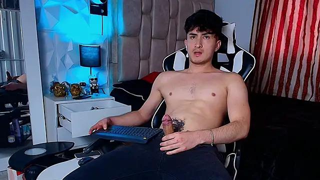 santyago_taylor from StripChat is Freechat