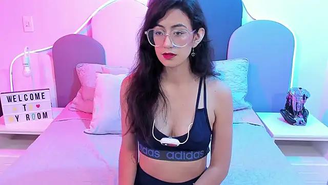 SophieGomez22 from StripChat is Freechat